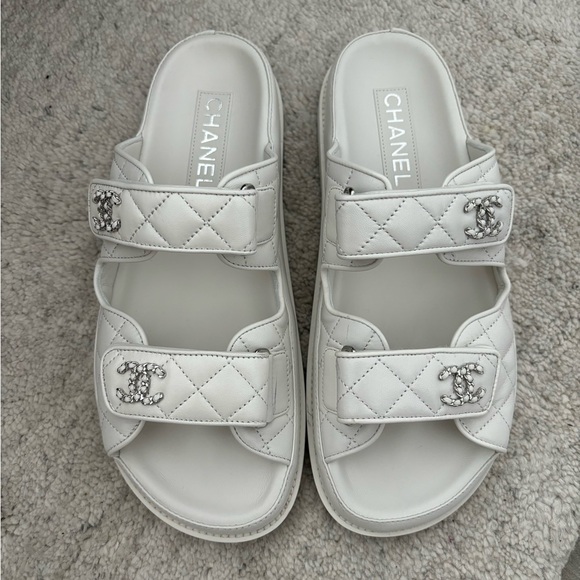 CHANEL 🖤 24P Classic White Leather Slip on Dad Sandals - Size 39 *RARE* - Picture 7 of 13